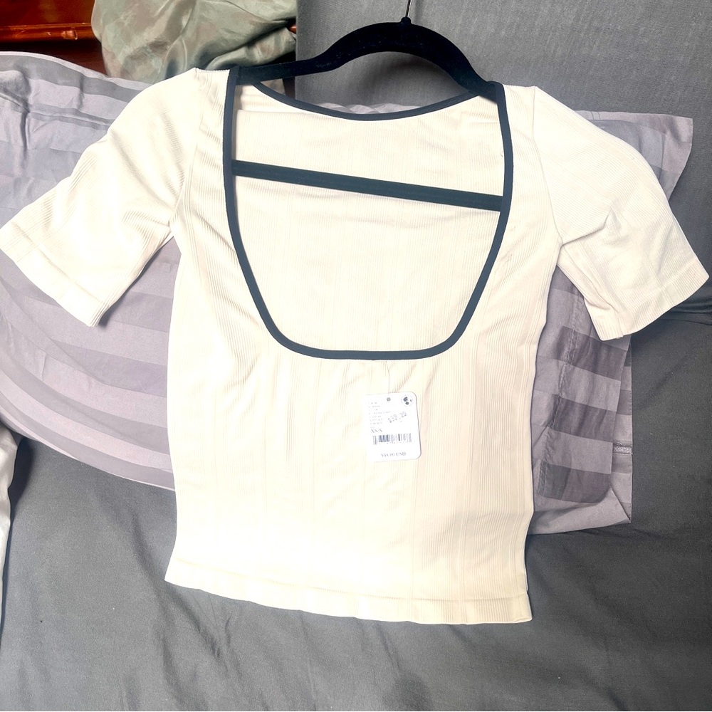 NWT free people beige/white colored low back tee somewhat cropped size s/xs